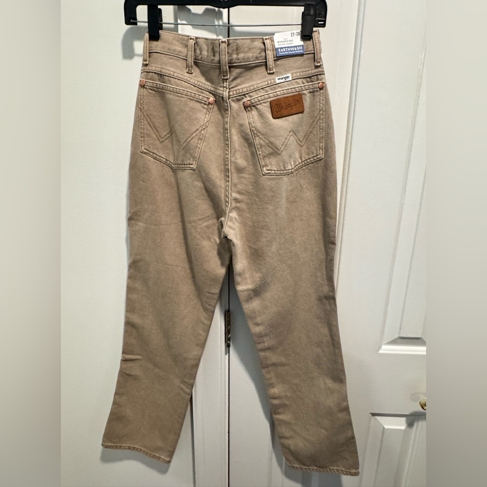 Wrangler women’s Sandstone Jeans - Picture 3 of 8